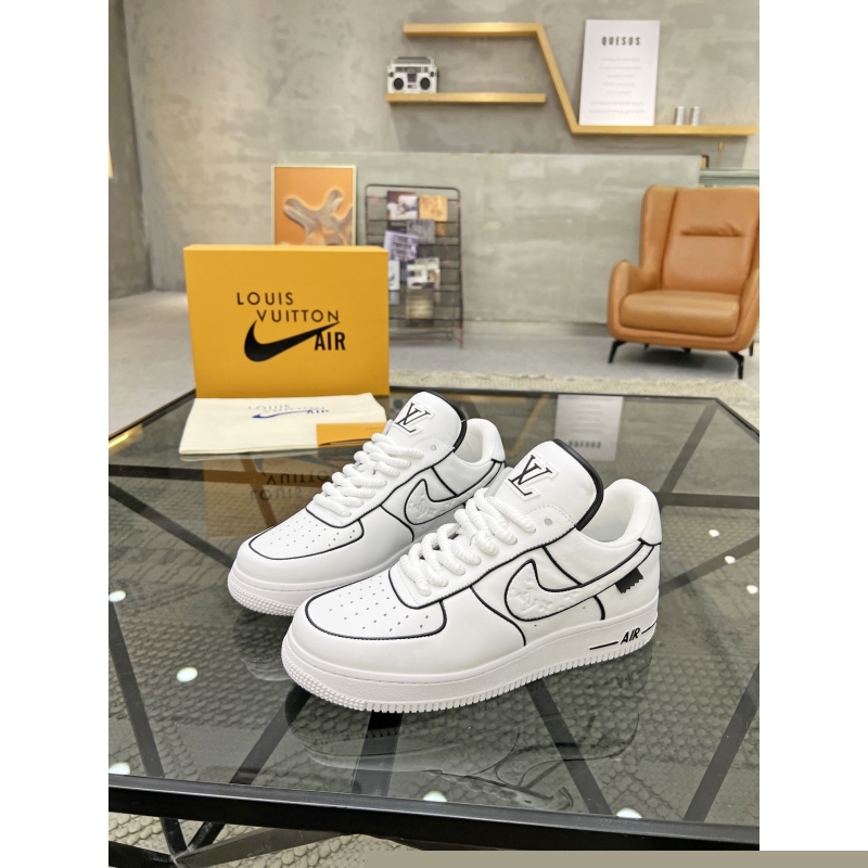 l**is V*t*n sneakers